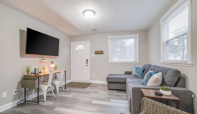 3BR, 6 Beds – Prime Stay Near Rivers Casino!