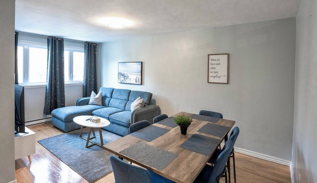 3BR 6Beds 5min Walk distance to Metro, Free Parking, next to Place Bell AC