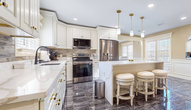 3BR Apartment Near Holyoke Medical Center & Office