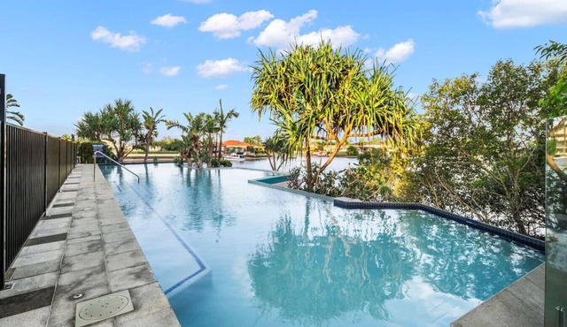 3BR Apartment +Pool Parking!Steps to Harbour Town