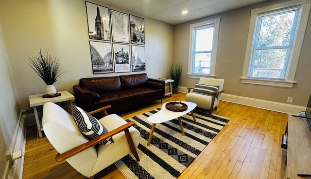 3BR Bayview Oasis! Park, Deck, 5 min drive to Lake