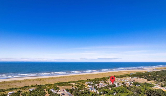 3BR Beachfront Home | Fireplace | Dogs OK
