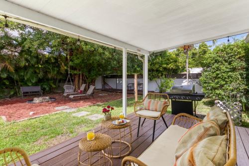 3BR Boho Style Home w Private yard & Firepit