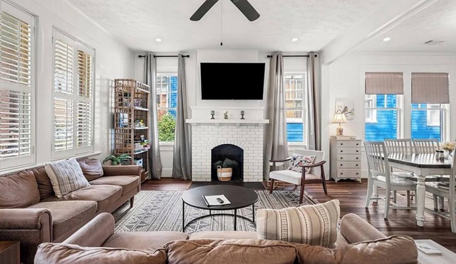 3BR Bungalow in the Heart of Uptown, Pet-Friendly