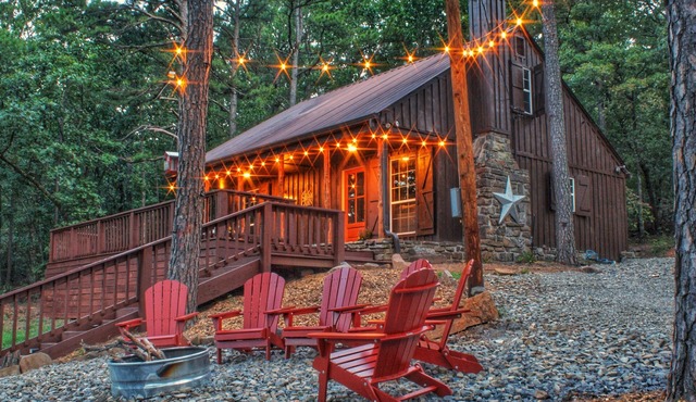 3BR Cabin, hot tub, mountain view, firepit, playset, pets OK, sleeps 8