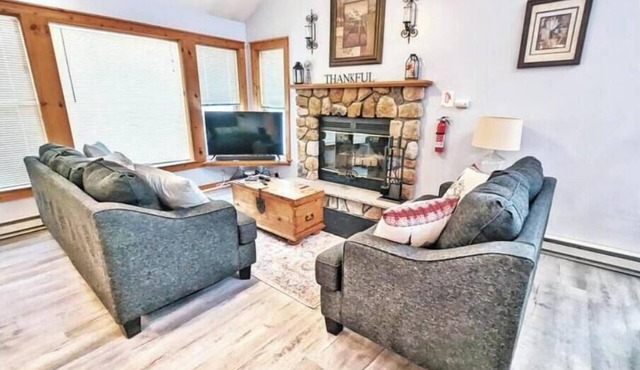 3BR Camelback Cozy Escape: Sleeps 8!