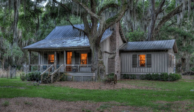 3BR Chachalaca Retreat on Sapelo w/firepit, screened-in porch, & beach supplies