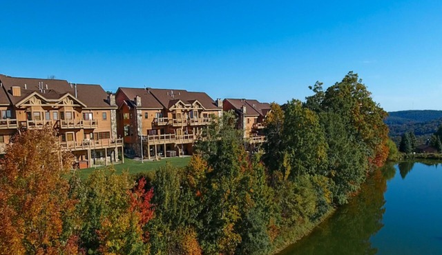 3BR Chalet Near Slopes | Sleeps 10 | Resort Access