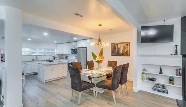 3BR Charming Retreat W & Deck & WiFi