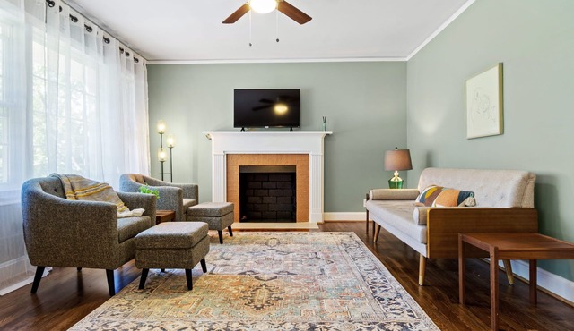 3BR Cherrydale Retreat Pet-Friendly Near Downtown