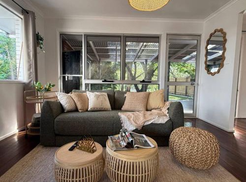 3BR Chic Urban Escape in Norman Park near BNE with Parking