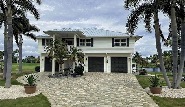 3BR Coastal retreat in peaceful Bokeelia with pool, bikes, ping pong and fishing