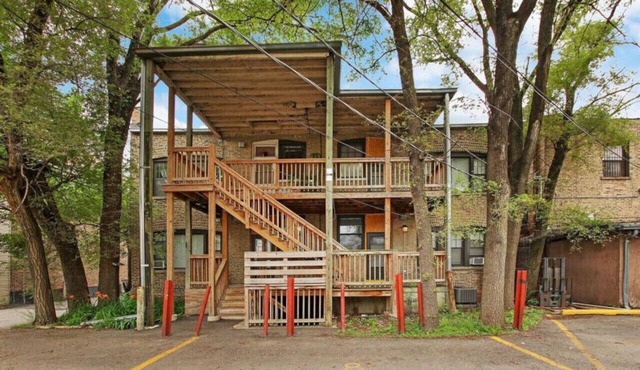 3BR Comfy Apartment in Logan Square