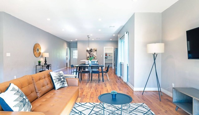 3BR Comfy Bungalow 1747! Medical Center, Stadiums! ⭐️⭐️⭐️⭐️⭐️