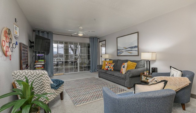 3BR Condo ~ Lots of Games! ~ Near the Strip! ~ FREE TICKETS INCLUDED! (GTG)