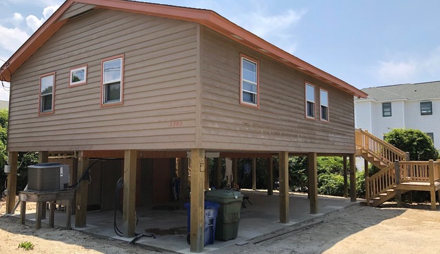 3BR Cottage – 3rd Row – Screened Porch & Outdoor Shower