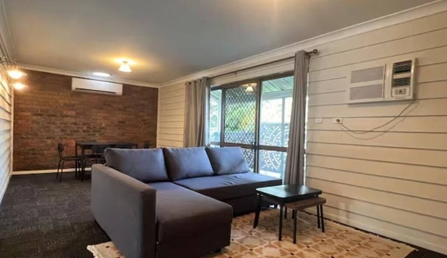 3BR Cottage Home w/Ample Parking