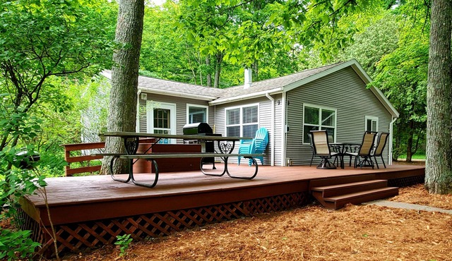 3BR cottage on SE Lake Leelanau with private beach, marina and playground!