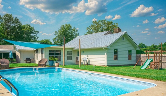3BR Country Retreat Pool, Gazebo & Play