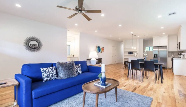 3BR Cozy Bungalow 1749! Medical Center, Stadiums!