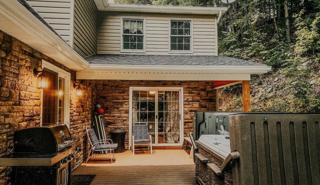 3BR Cozy Country Cabin w/Hot Tub near Penns Creek