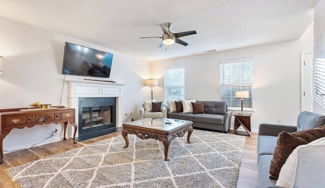 3BR Decatur Home Sleeps 10 Private Patio-Deck