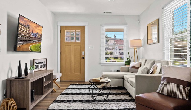 3BR Derby Home | Minutes Walk to Churchill Downs!