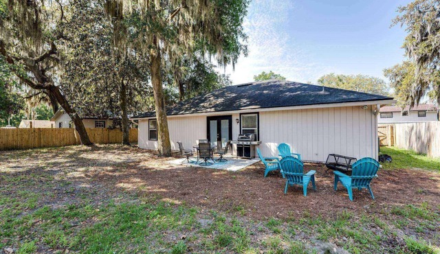 3BR Dog-Friendly Home w/Fenced Yard, Firepit & BBQ