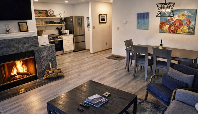 3BR Dog Friendly Townhome between Ski Resort and Downtown