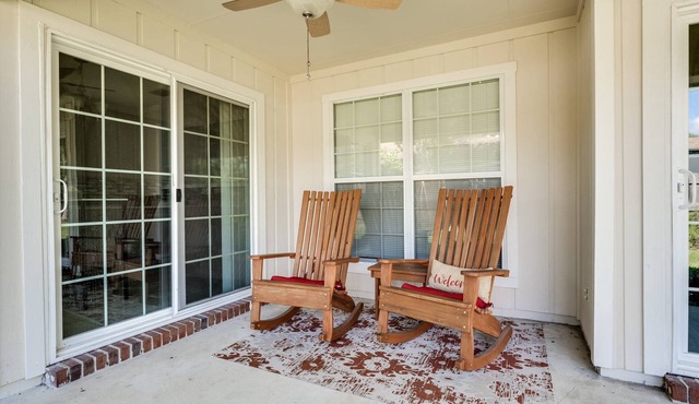 3BR Dog-Friendly Home w/Fenced Yard Near Park & Doctor's Lake