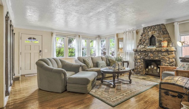 3BR Downtown Manitou Patio Mtn Views