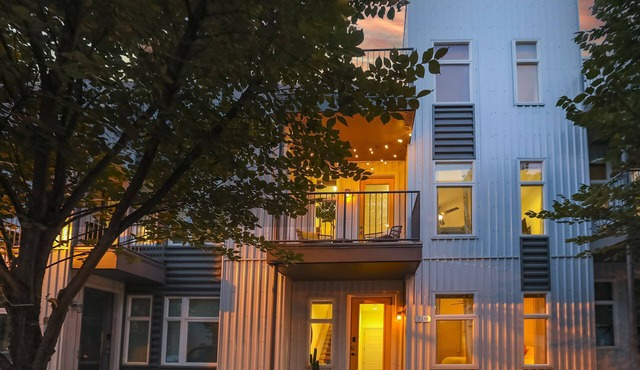 3BR East Nashville Townhome - 2 Decks - 5 Min to Titans Stadium