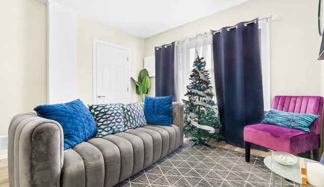 3BR Family-Friendly Retreat Free Parking/Wine & Netflix-5 Mins from The Falls.