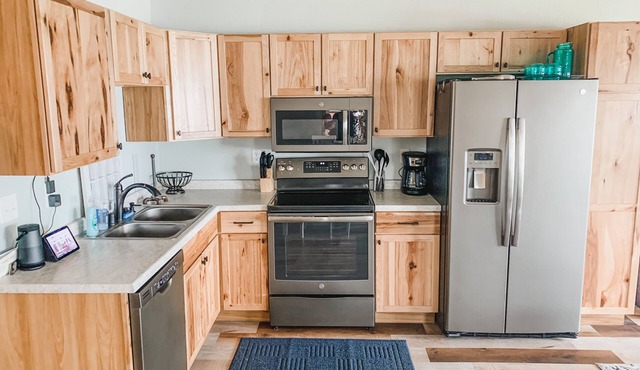 3BR family friendly cottage on Shawano Lake with water access