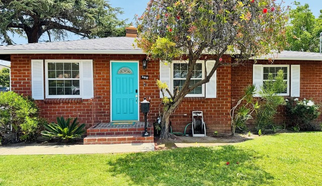 3BR Family Home W/D, Parking, BBQ, Backyard & Premium Comfort