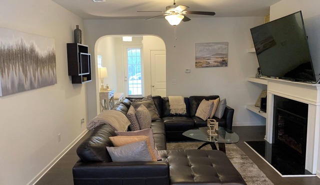 3BR Family Retreat 20 min to Downtown Atlanta Quiet & Fully Equipped Stay