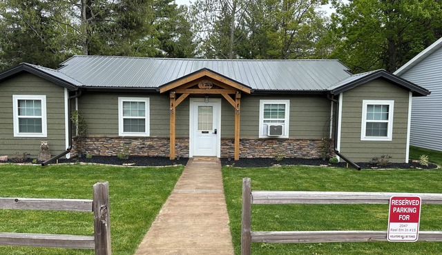 3BR Family Retreat - Relax, Play, Unwind, ENJOY in the Heart of Wisconsin!