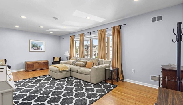 3BR Family Stay Near NYC | Pool + Free Parking