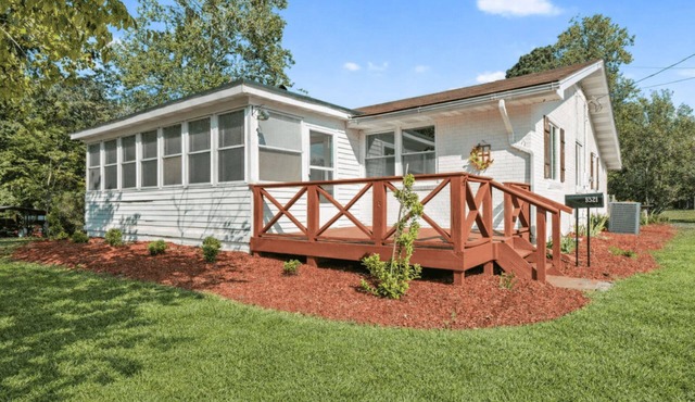 3BR Farmhouse on 4 Acres Near Downtown