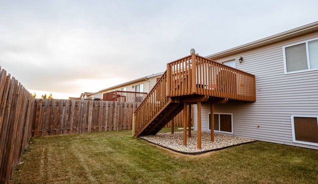 3BR Fenced Yard I King, Pack 'n Play, 75" TV