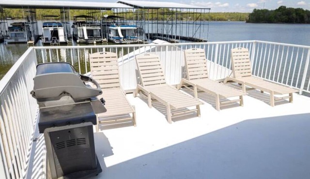 3BR Floating Cabin 2: Dog Friendly!
