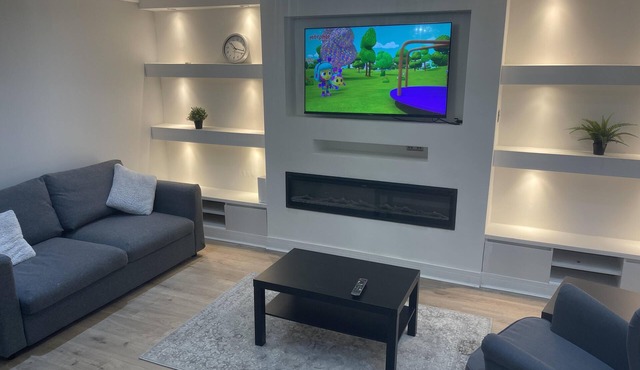 3Br-Free Parking- Near Transport Links