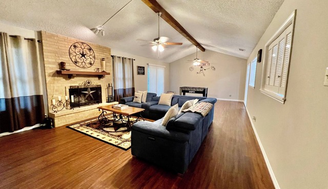 3BR Furnished Retreat w/Yard, BBQ & Fast Wi-Fi – San Antonio