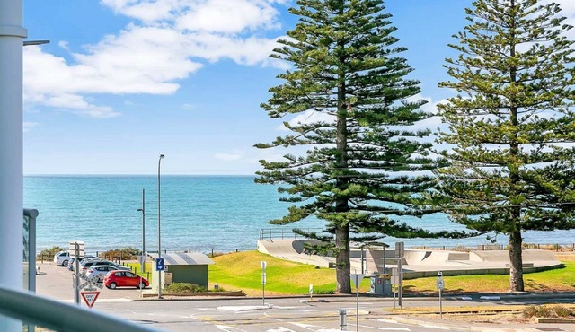 3BR Gallery 13 Penthouse Escape – Spa Bath, Tennis Court,Swimming Pool & Secure Parking