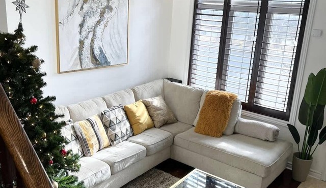 3BR Getaway near Lake & Humber College