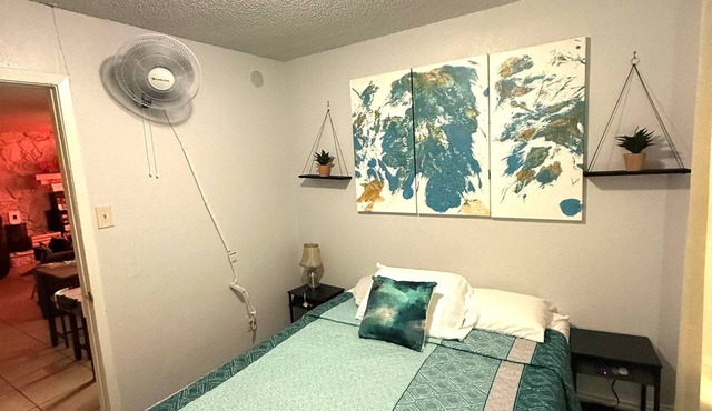 3BR Group Home | Sleeps 11 | Best Rentals Near AT&T Stadium | 6-Car Driveway