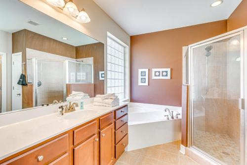 3BR Gulf Getaway, Pet-Friendly, Soaking Tub, Near Parks