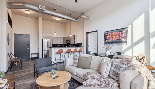 3BR, Gym, Game Room, Rooftop | Urban Haven