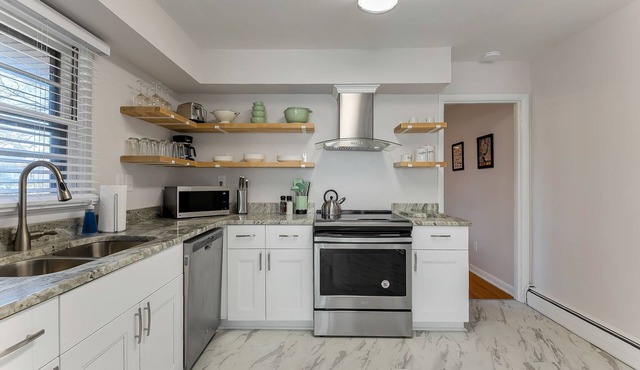 3BR Hampton Roads Home Close to ORF Airport