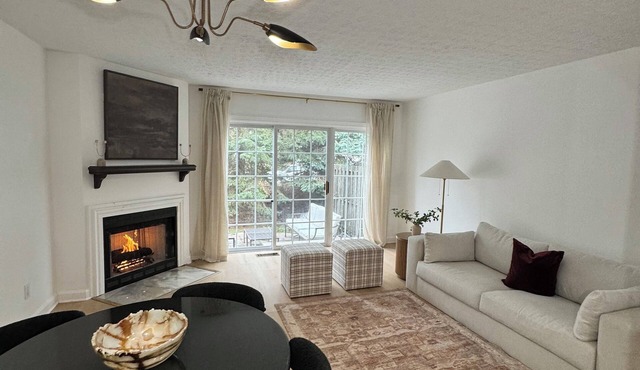 3BR Hilliard Luxury Condo: 5min Walk to Target, 10min Walmart, 10min Drive OSU!